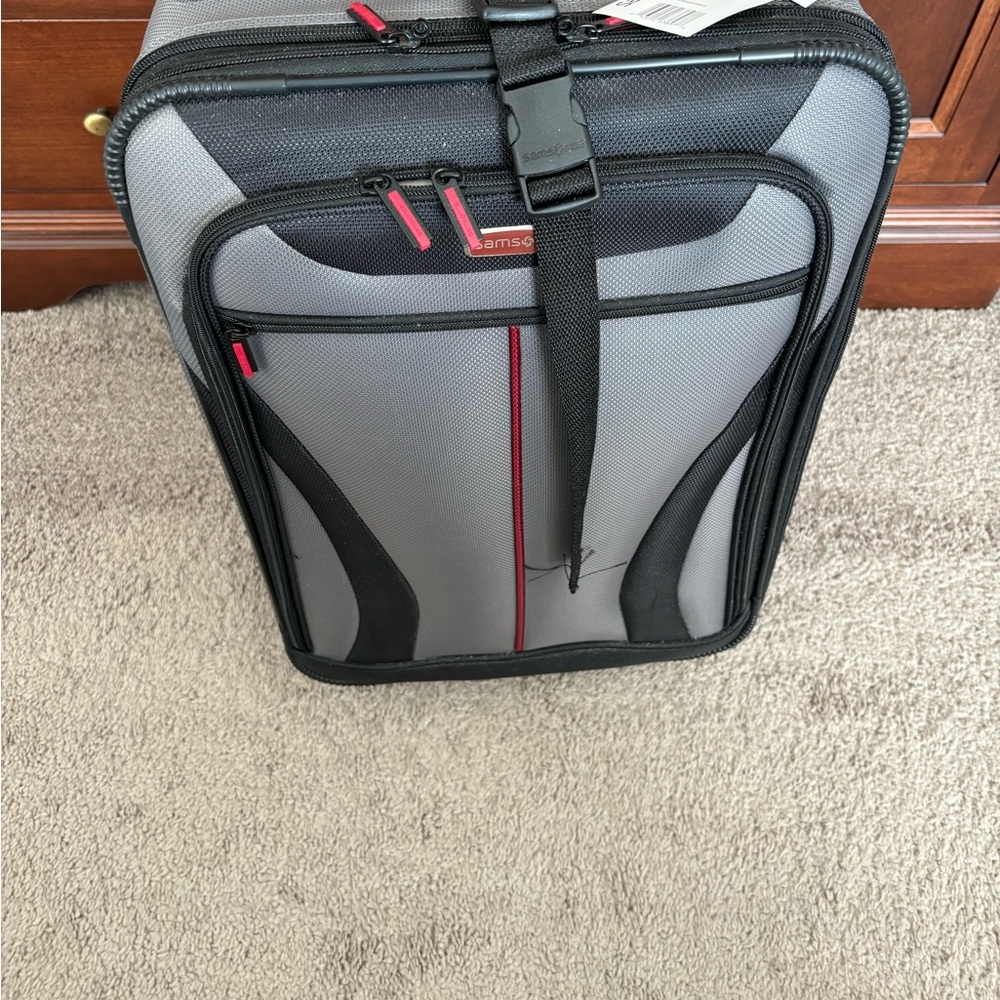 Samsonite 21” Grey/Black Carry On Suitcase.  Two Wheel.  Brand New.